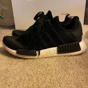 BLACK ADIDAS SNEAKERS